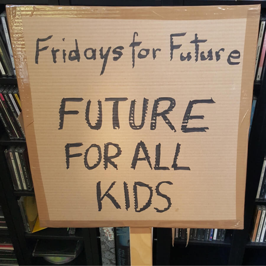 Demoschild für "Fridays for Future": FUTURE FOR ALL KIDS